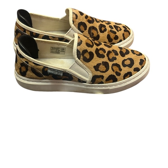 UGG Alameda Spotty Slip on Leopard Sneakers Size 9 - Picture 3 of 10